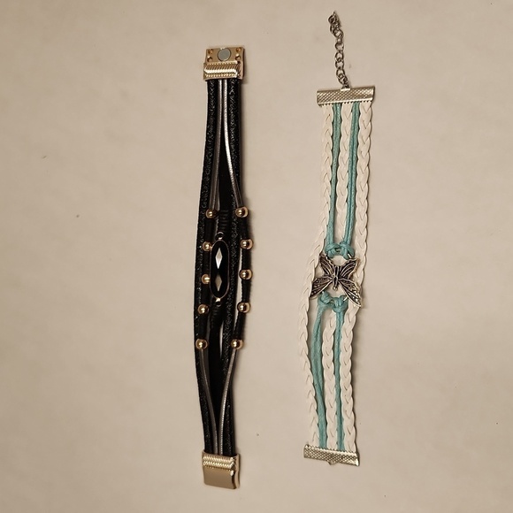 2 bracelets non-branded black gold, and butterfly note butterfly clasp is broke - Picture 1 of 12